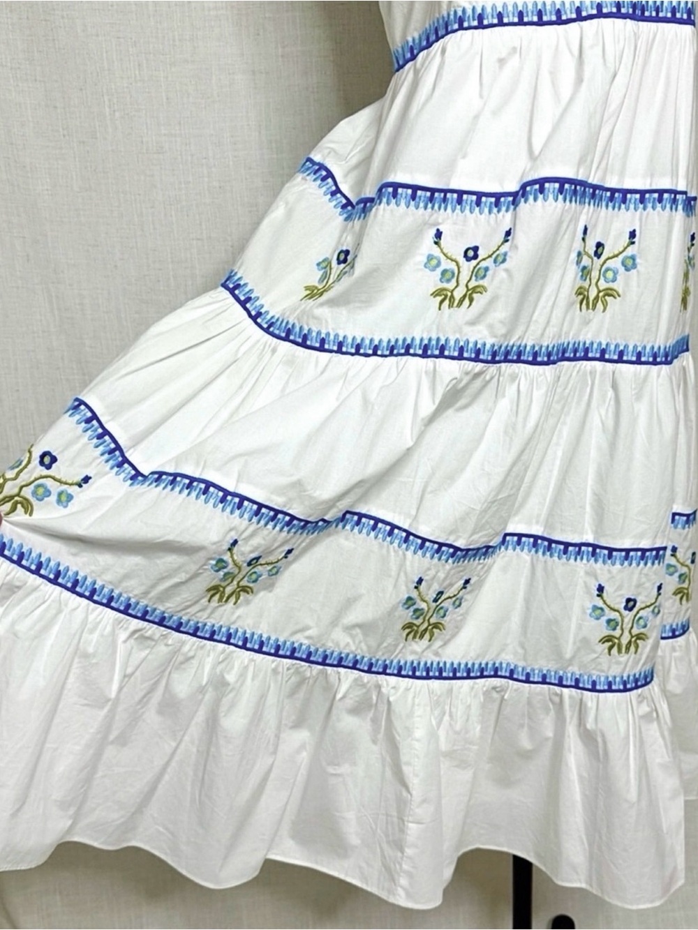 English Factory Cayce Embroidered Cotton Midi Dress Ivory Blue Tiered NWT Large - Picture 5 of 10